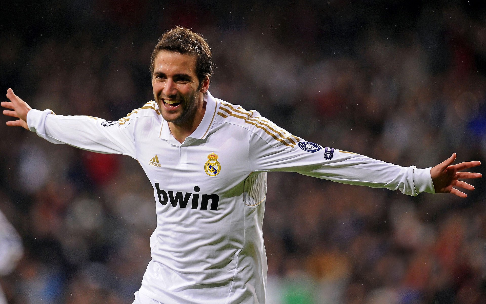 哥伦比亚队后卫佩雷斯在巴黎奥运会上表现出色,哥伦比亚 球员